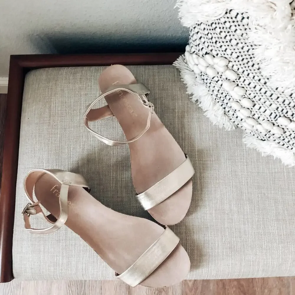 New boutique Francesca’s minimalist gold strap espadrille slide sandals 8.5